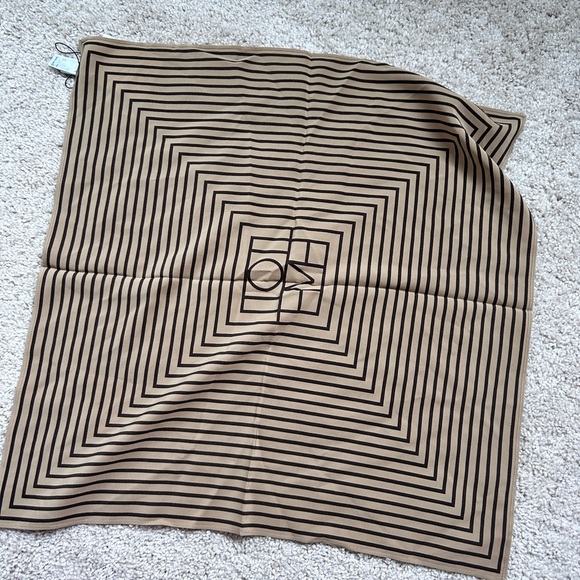 Toteme signature monogram silk scarf - Picture 1 of 16